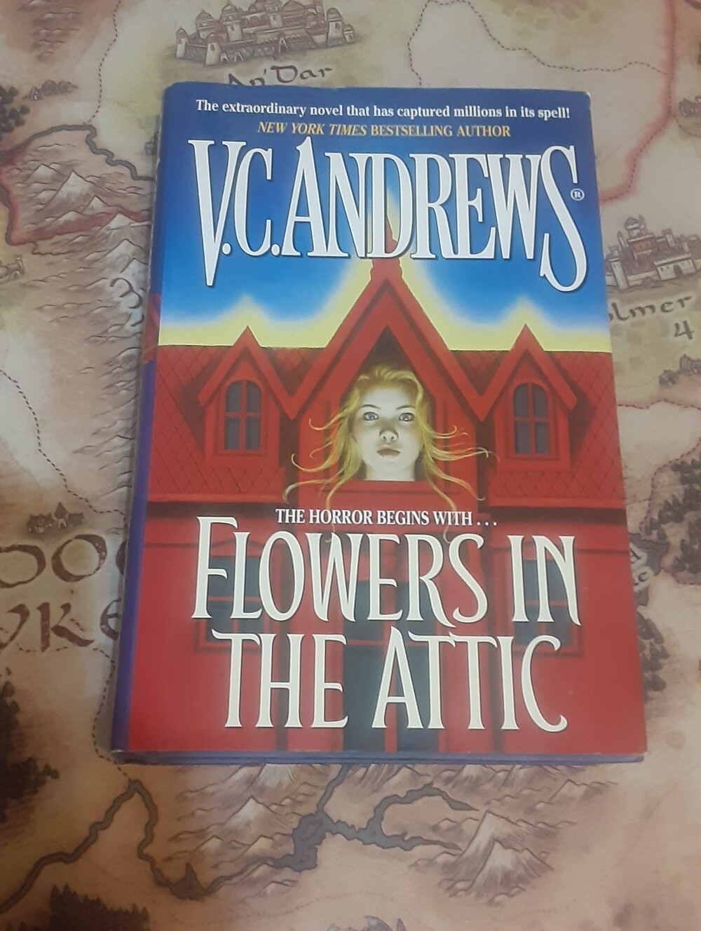 Flowers in the Attic VC V.C. Andrews 2004 hardcover book, Some corner dings =0